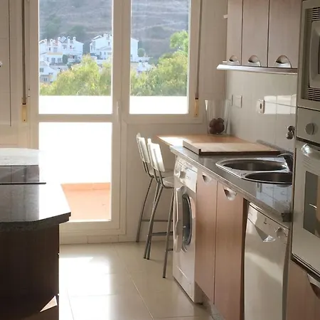 Деревянный коттедж Comfortable And Spacious With Nice Views