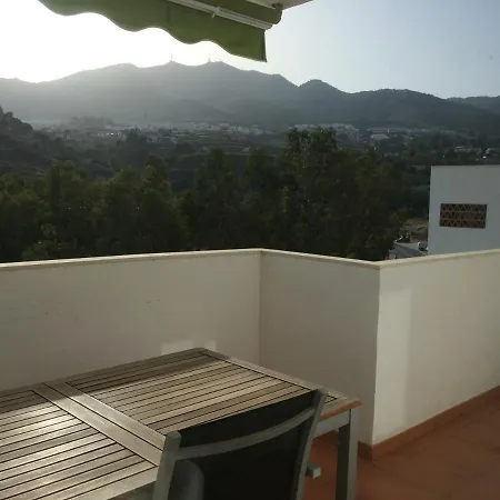 Comfortable And Spacious With Nice Views Деревянный коттедж Бенальмадена